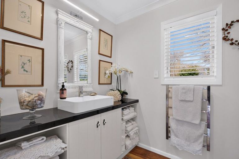 Photo of property in 320 Clifton Road, Te Awanga, 4102