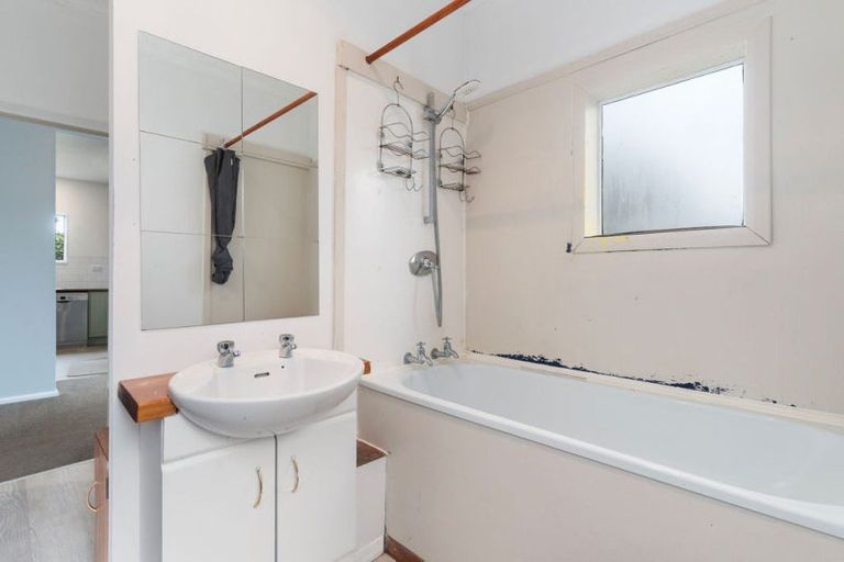 Photo of property in 42 Wyndham Street, Carterton, 5713