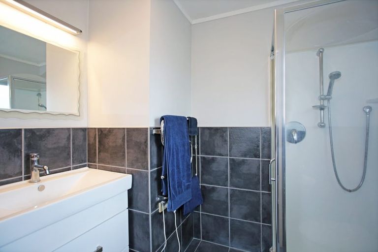 Photo of property in 30 Riverside Drive, Waiuku, 2123