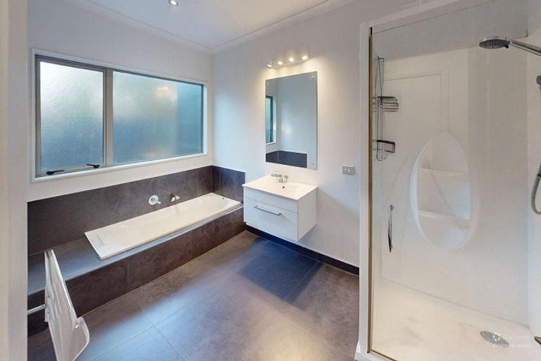 Photo of property in 6 D'urville Place, Kelvin Grove, Palmerston North, 4414