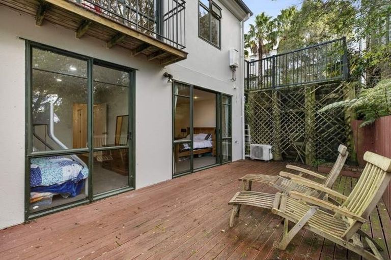 Photo of property in 10/69 Target Road, Totara Vale, Auckland, 0629