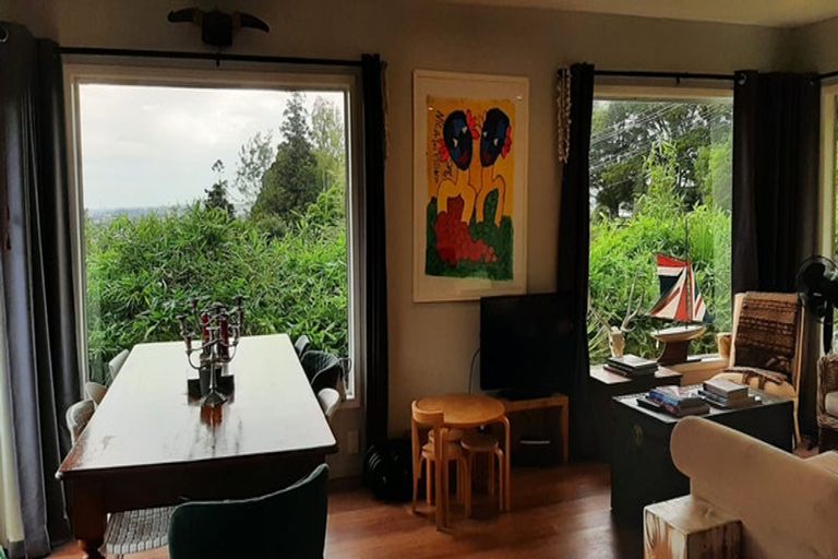 Photo of property in 37 West Lynn Road, Titirangi, Auckland, 0604