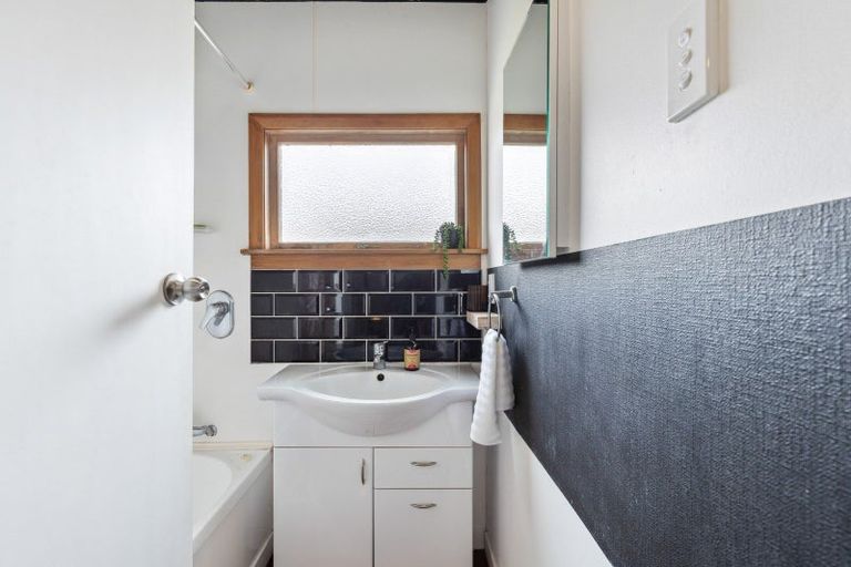 Photo of property in 13 York Crescent, Westown, New Plymouth, 4310