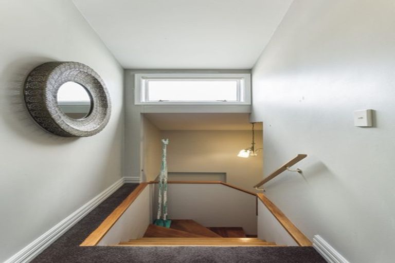 Photo of property in 10/33 Dowling Street, Dunedin Central, Dunedin, 9016