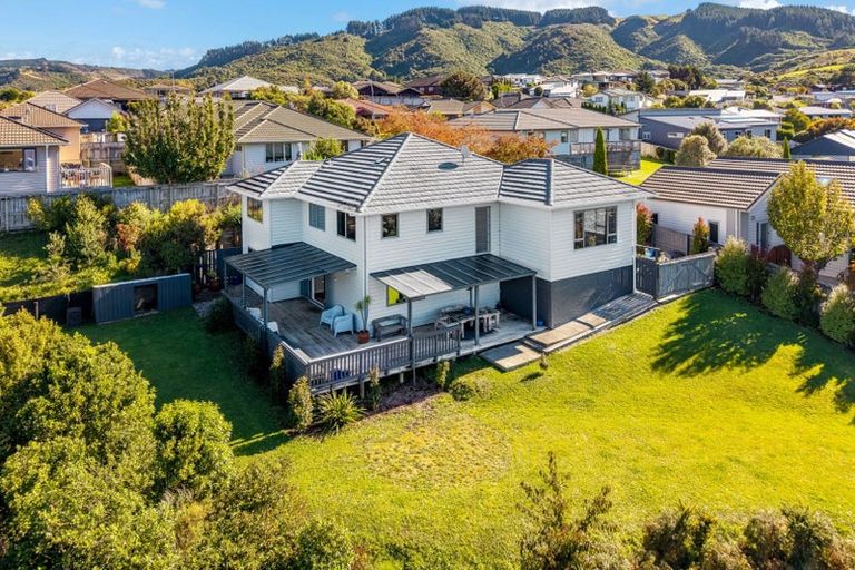 Photo of property in 21 Mcewen Crescent, Riverstone Terraces, Upper Hutt, 5018