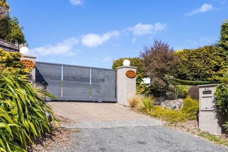 Photo of property in 42 Edge Hill, Acacia Bay, Taupo, 3385