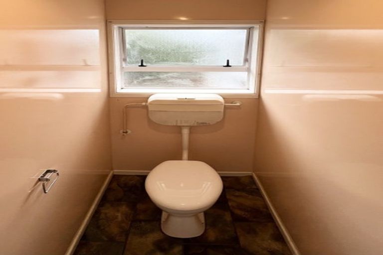 Photo of property in 25 Kaipatiki Road, Glenfield, Auckland, 0629