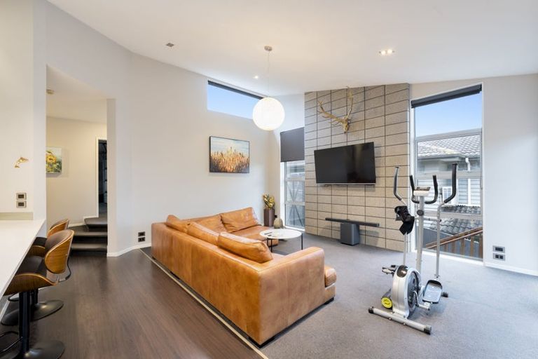 Photo of property in 94 Lake Panorama Drive, Henderson Valley, Auckland, 0612