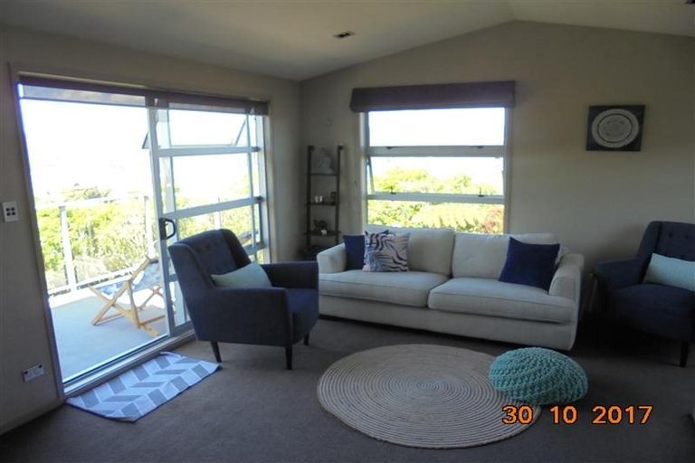 Photo of property in 10 Eastview Grove, Normandale, Lower Hutt, 5010