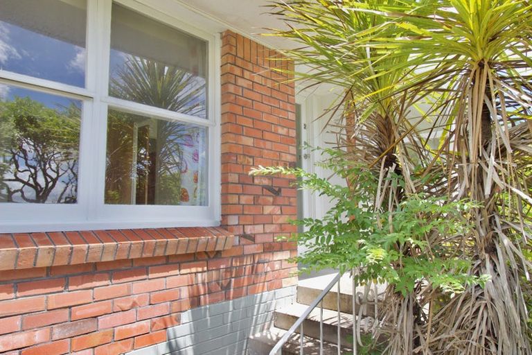 Photo of property in 2/9 Moana Avenue, Belmont, Auckland, 0622