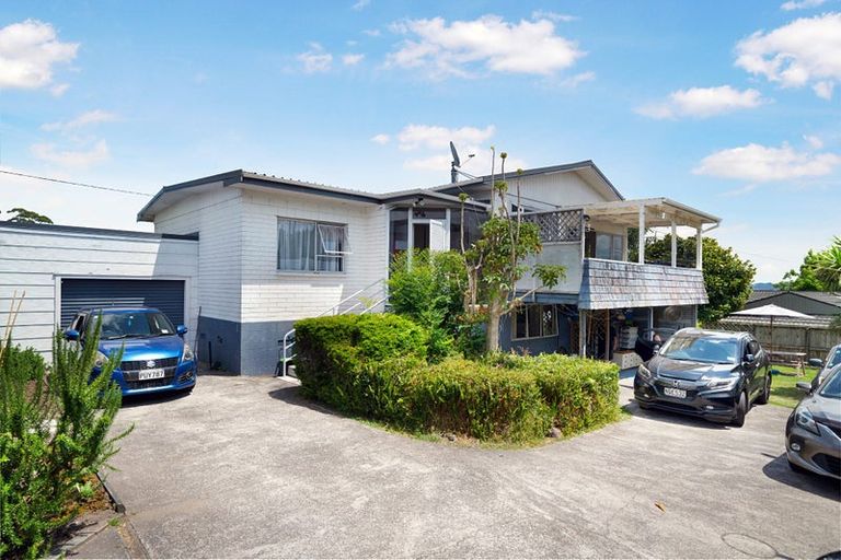 Photo of property in 3 Hillary Heights Avenue, Glendene, Auckland, 0602