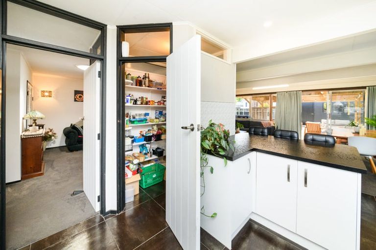 Photo of property in 6 Pukatea Place, Milson, Palmerston North, 4414