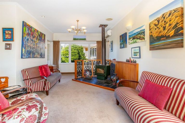 Photo of property in 323 Main Road, Tawa, Wellington, 5028