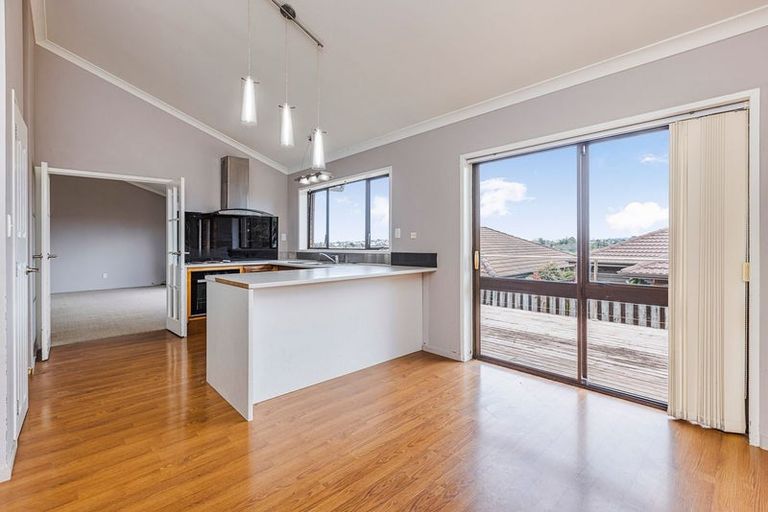 Photo of property in 69 Dalwhinnie Parade, Highland Park, Auckland, 2010