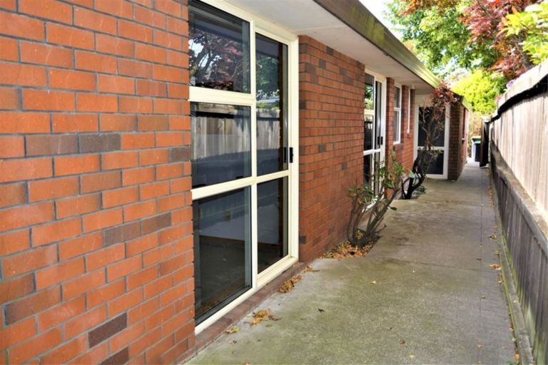 Photo of property in 18 Berkshire Drive, Avonhead, Christchurch, 8042