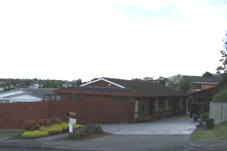 Photo of property in 9 Worthington Place, West Harbour, Auckland, 0618