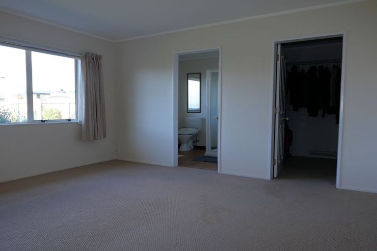Photo of property in 69 Guildford Drive, Paraparaumu, 5032