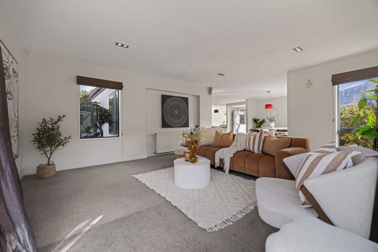 Photo of property in 11 Elva Dawson Place, Arrowtown, 9302