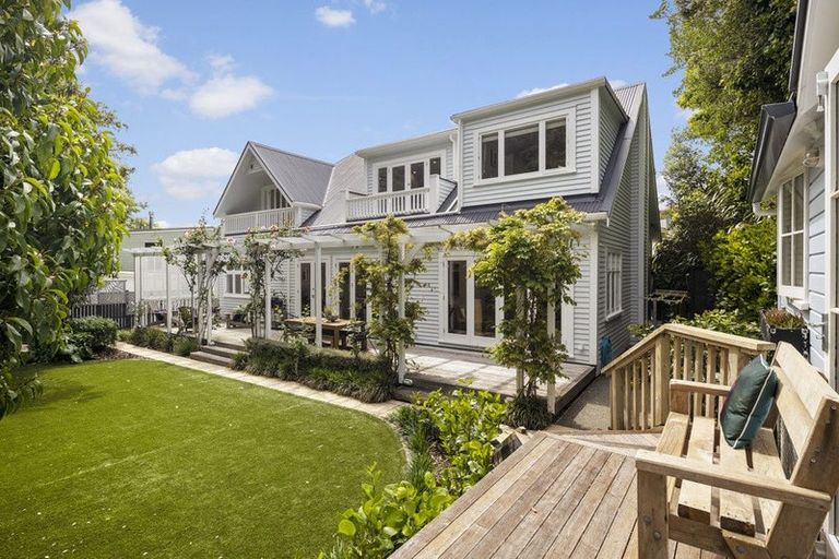 Photo of property in 56 Glen Road, Kelburn, Wellington, 6012