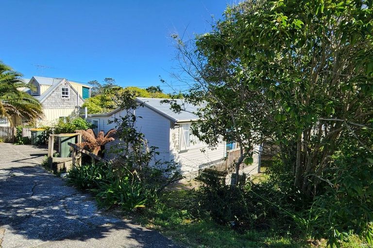 Photo of property in 37 Makiri Street, Helensville, 0800