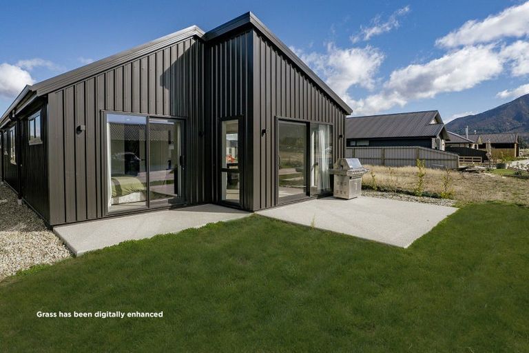 Photo of property in 22 Riley Street, Lake Hawea, 9382