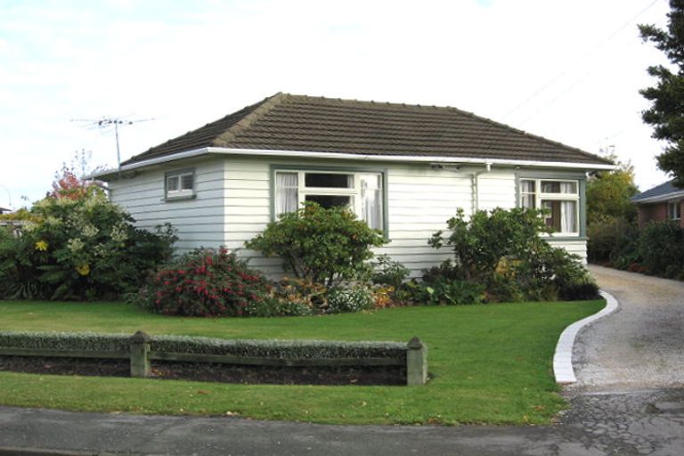 Photo of property in 6 Nyoli Street, Northcote, Christchurch, 8052