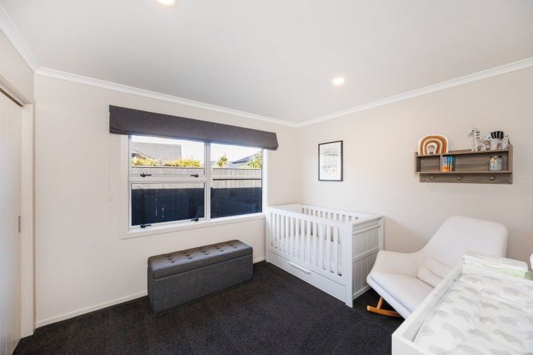Photo of property in 9 Lorenzo Place, Kelvin Grove, Palmerston North, 4414