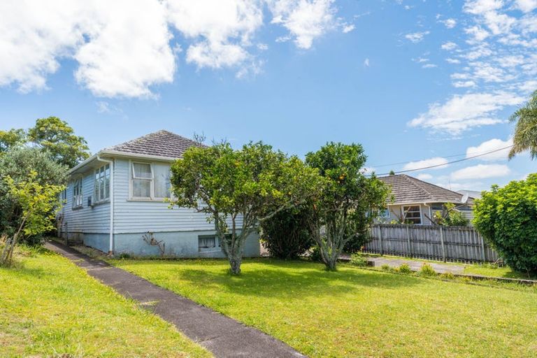 Photo of property in 13 Waione Avenue, Te Atatu Peninsula, Auckland, 0610