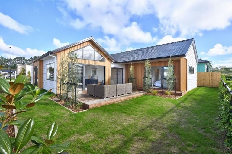 Photo of property in 38 Vinistra Road, Kumeu, 0810