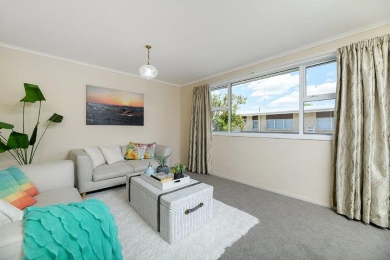 Photo of property in 2/92 Ngatai Road, Otumoetai, Tauranga, 3110