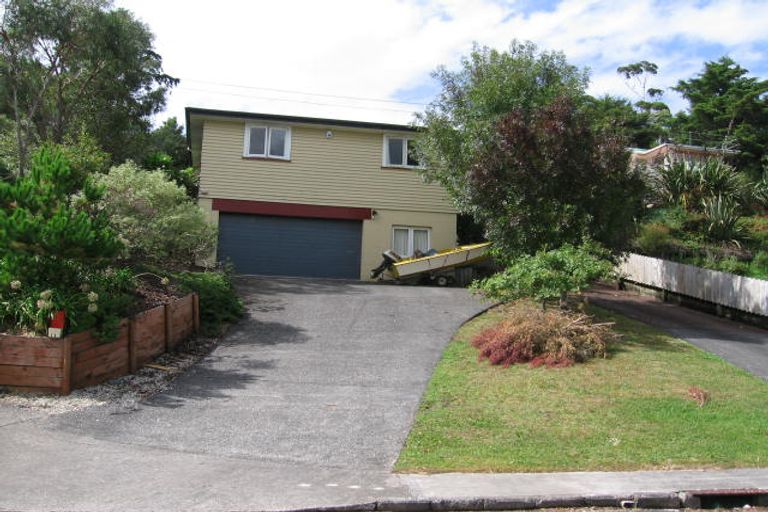 Photo of property in 11 Rangeview Road, Sunnyvale, Auckland, 0612