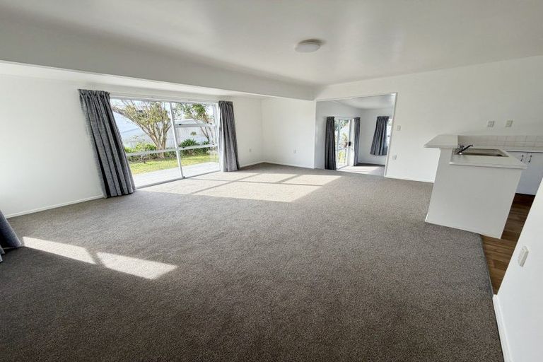 Photo of property in 8 Fantome Place, Whalers Gate, New Plymouth, 4310