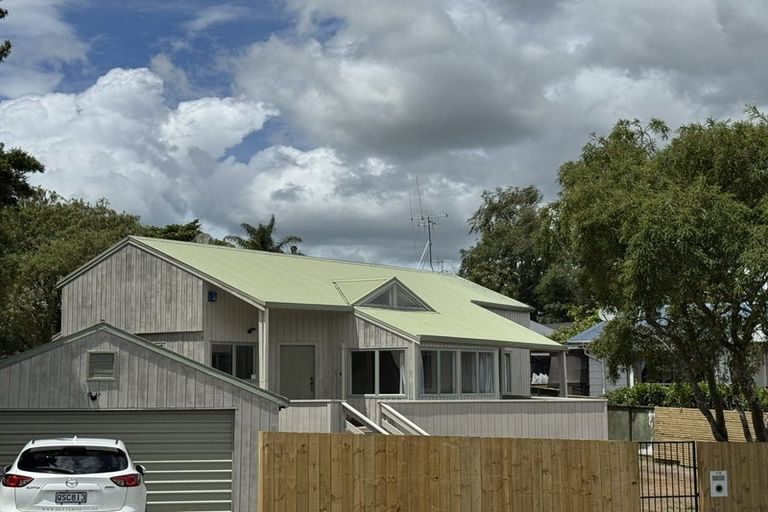 Photo of property in 19 Gilbass Avenue, Hamilton Lake, Hamilton, 3204