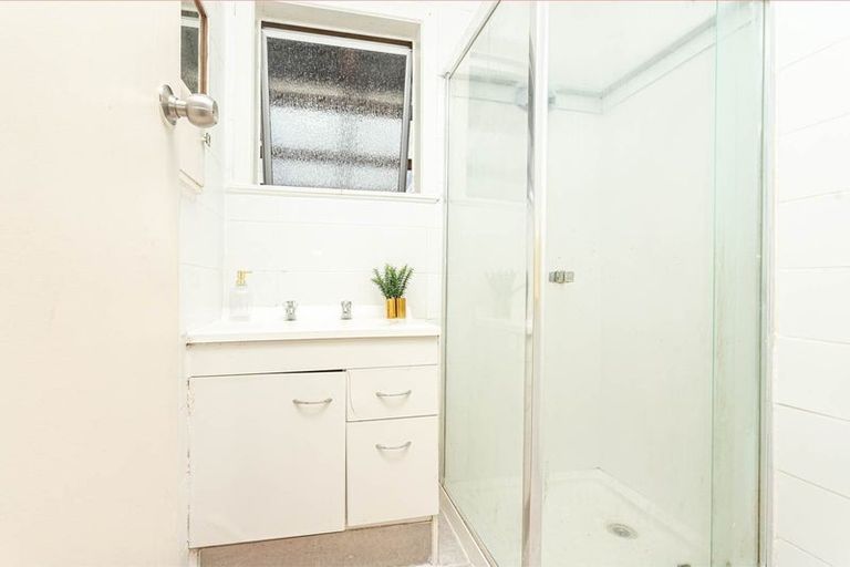 Photo of property in 32 Kelkirk Street, Kelston, Auckland, 0602