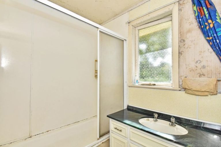 Photo of property in 4 Sexton Place, Manurewa East, Auckland, 2102