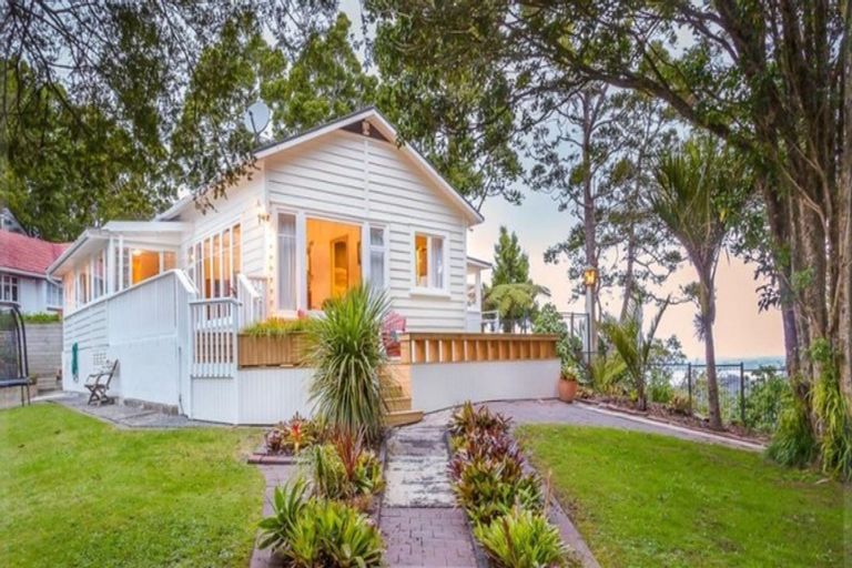 Photo of property in 114 Scenic Drive, Titirangi, Auckland, 0604