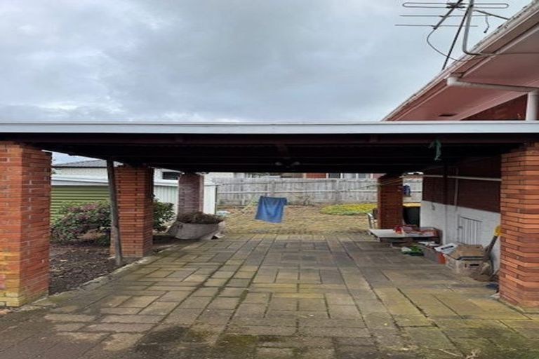 Photo of property in 2 Wells Road, Bucklands Beach, Auckland, 2012