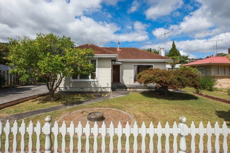 Photo of property in 10 Vectis Road, Hillcrest, Hamilton, 3216