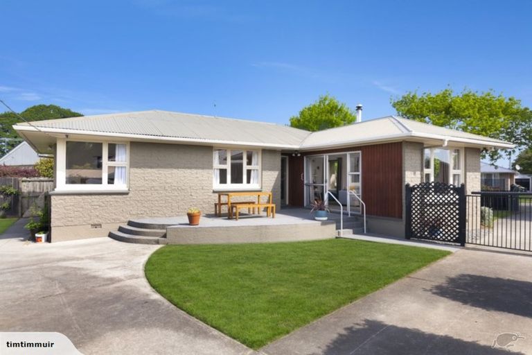 Photo of property in 20 Blossomdale Place, Bishopdale, Christchurch, 8053