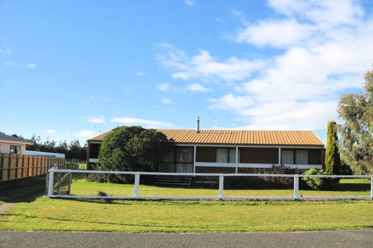 Photo of property in 14 Lake Street, Takapau, 4203