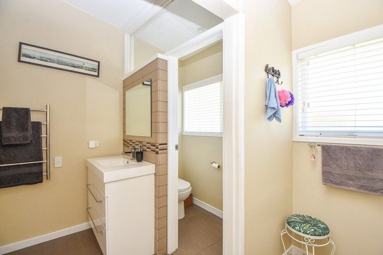 Photo of property in 22 Victoria Street, Carterton, 5713