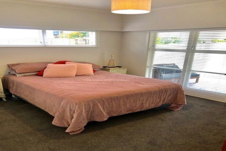 Photo of property in 1/2 East Coast Road, Milford, Auckland, 0620