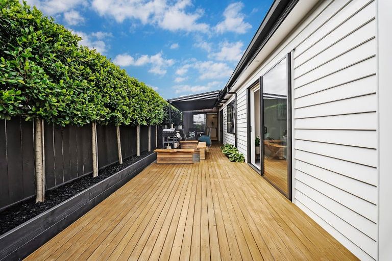 Photo of property in 12 Tarras Road, Kumeu, 0810