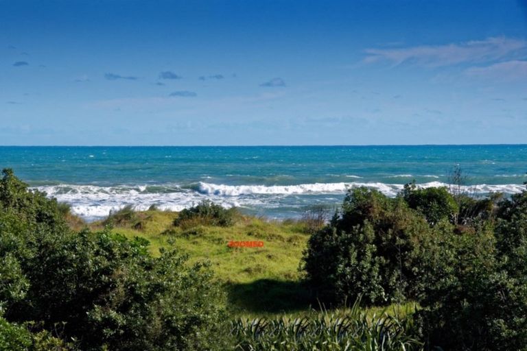 Photo of property in 79 North Piha Road, Piha, 0772