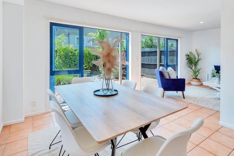 Photo of property in 3/70 Fernhill Way, Oteha, Auckland, 0632