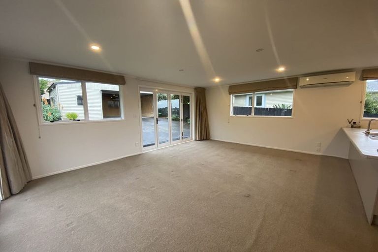Photo of property in 4 Trojan Crescent, New Lynn, Auckland, 0600