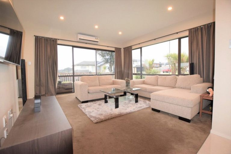 Photo of property in 6 Karika Place, Massey, Auckland, 0614