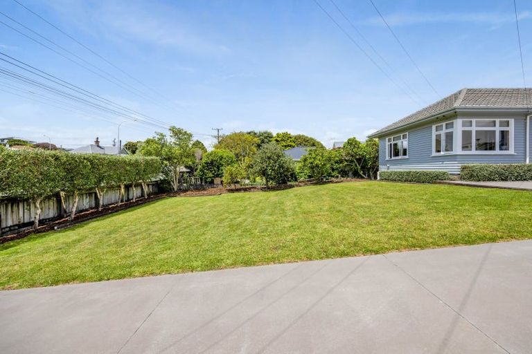 Photo of property in 9 Omata Road, Westown, New Plymouth, 4310