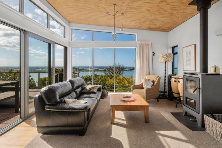 Photo of property in 33 Marama Crescent, Mount Pleasant, Christchurch, 8081