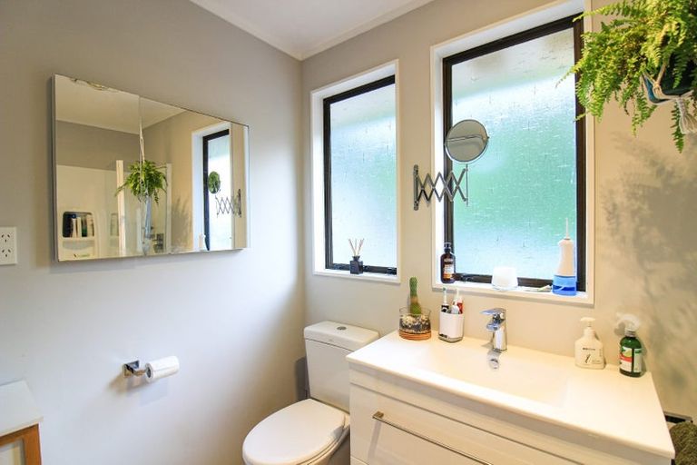 Photo of property in 32 Owhiti Street, Titahi Bay, Porirua, 5022